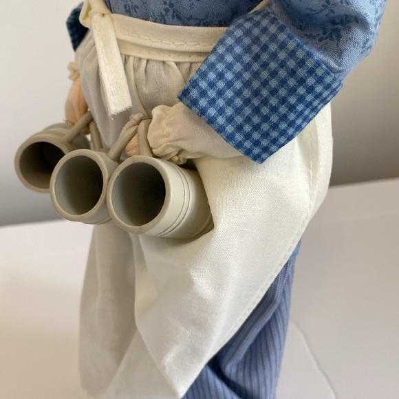 Byers' Choice Tavern Woman with Mugs - 2004 - Picture 6 of 13